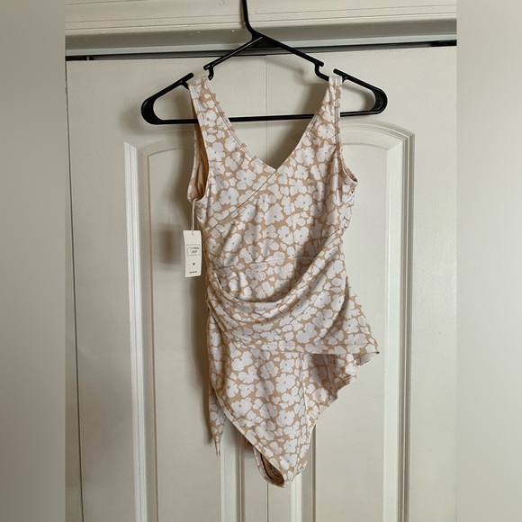 Coral reef swimsuit - Picture 2 of 4